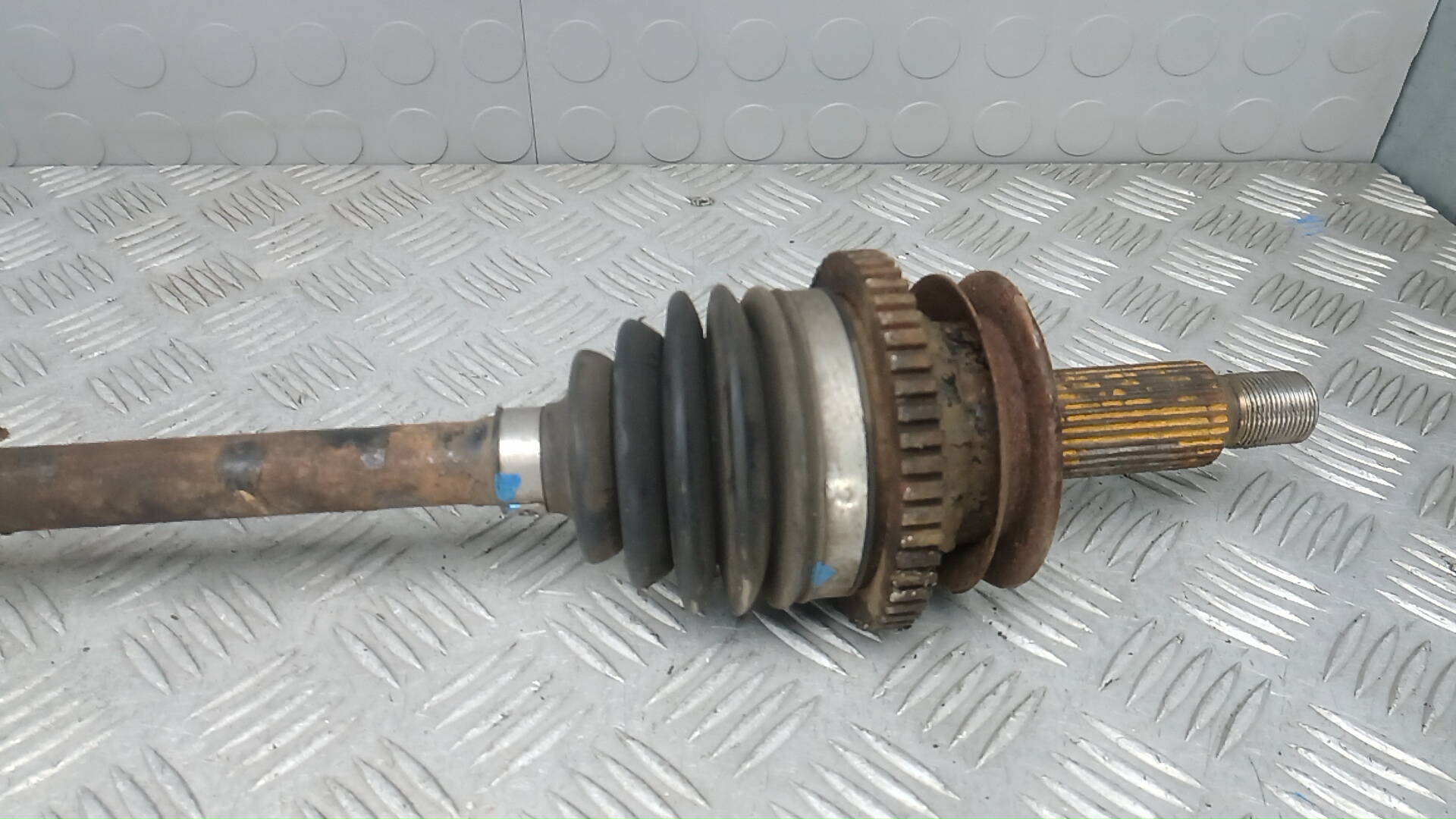 Полуось задняя левая