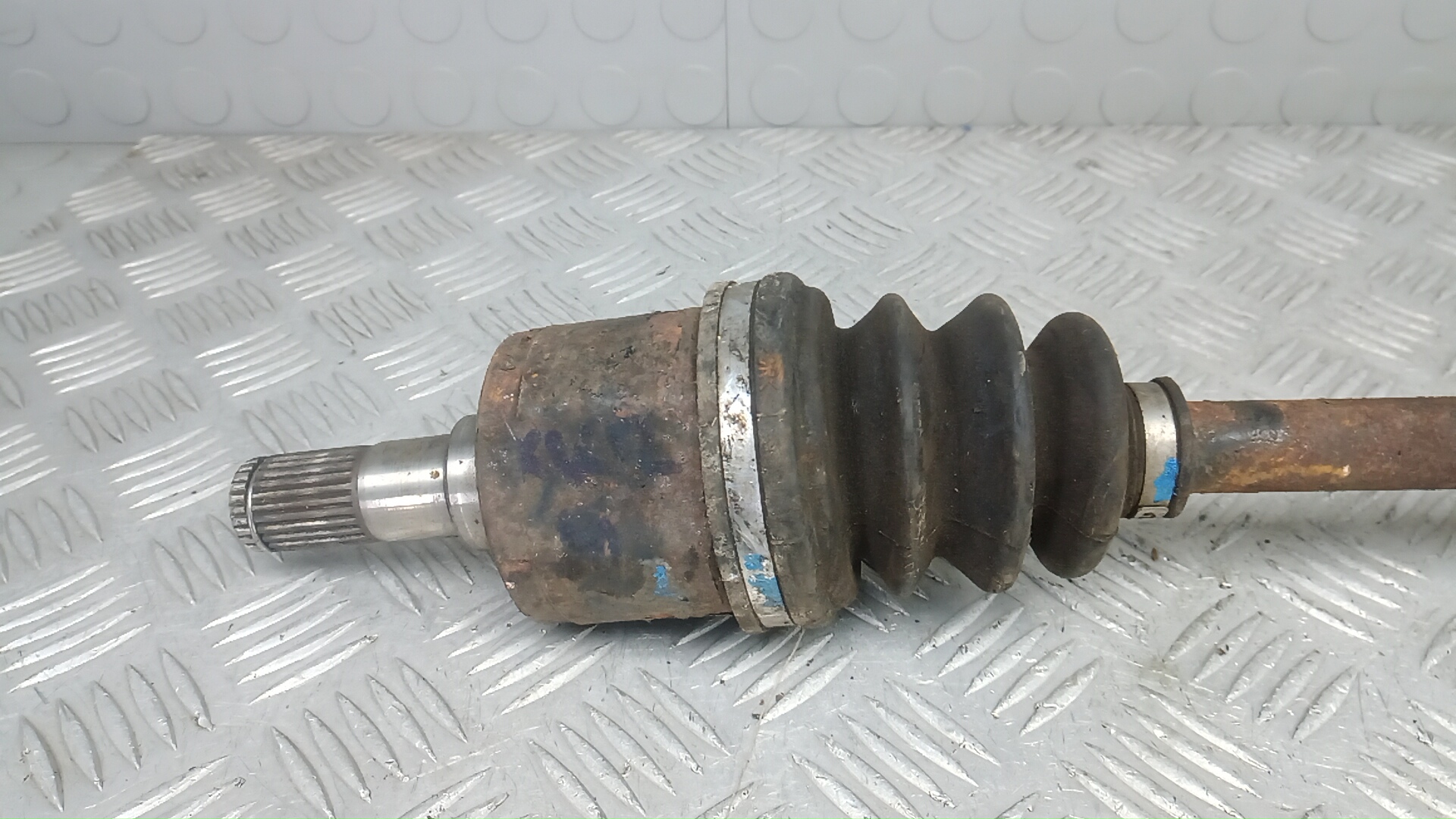 Полуось задняя левая