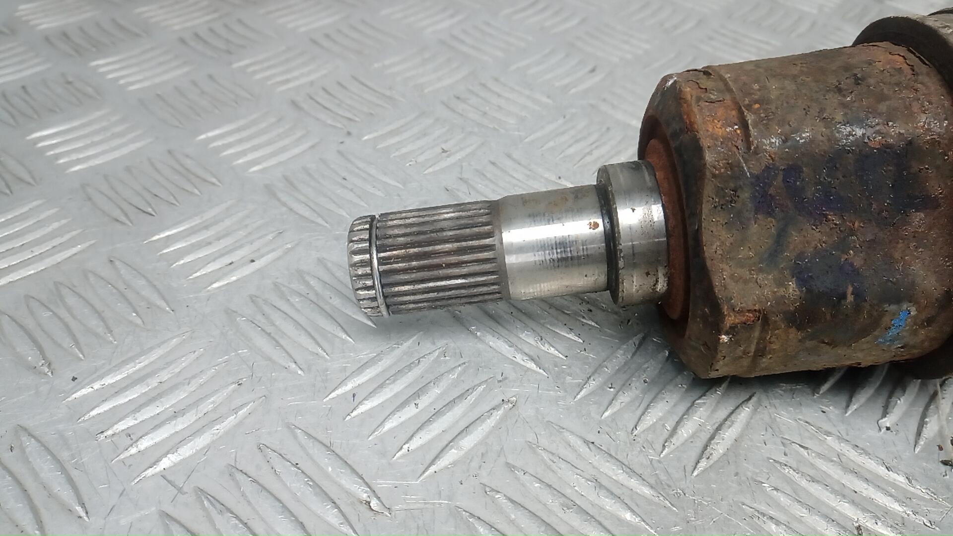 Полуось задняя левая