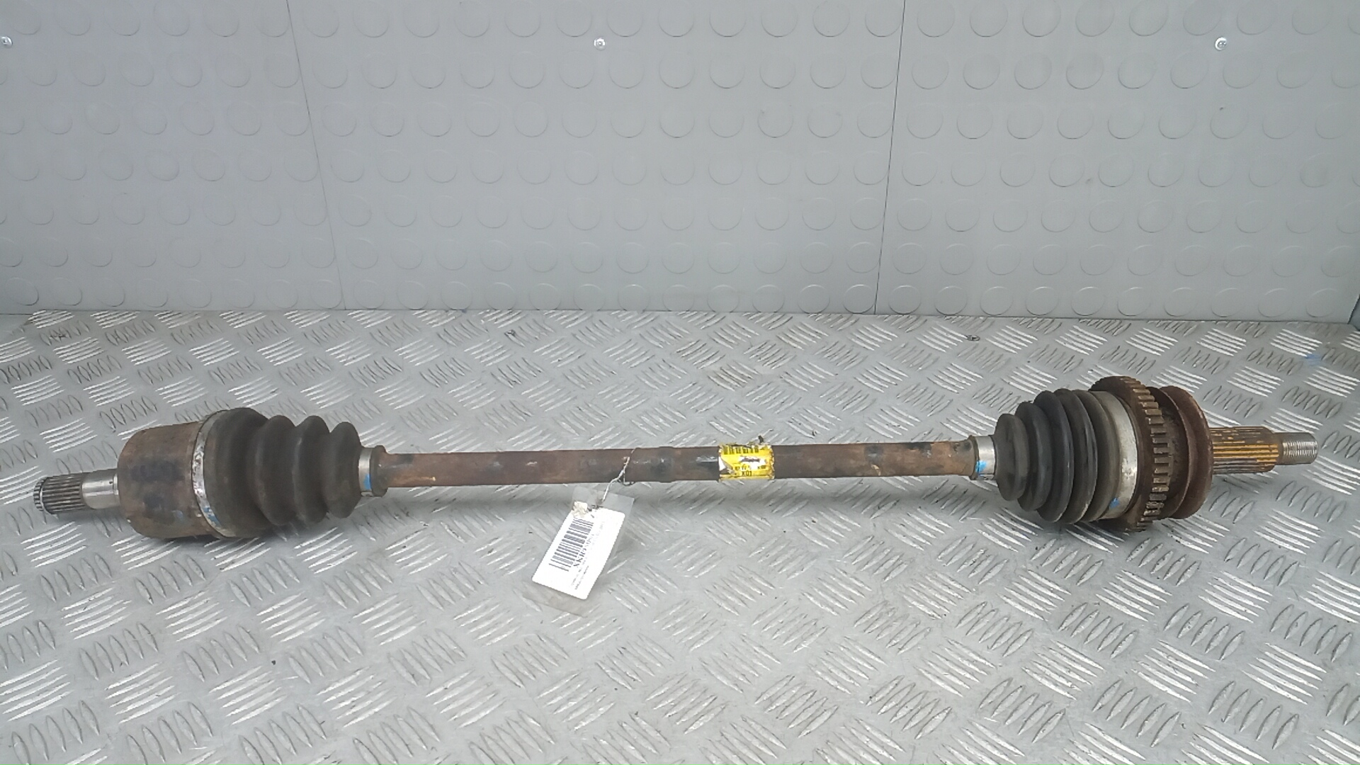 Полуось задняя левая