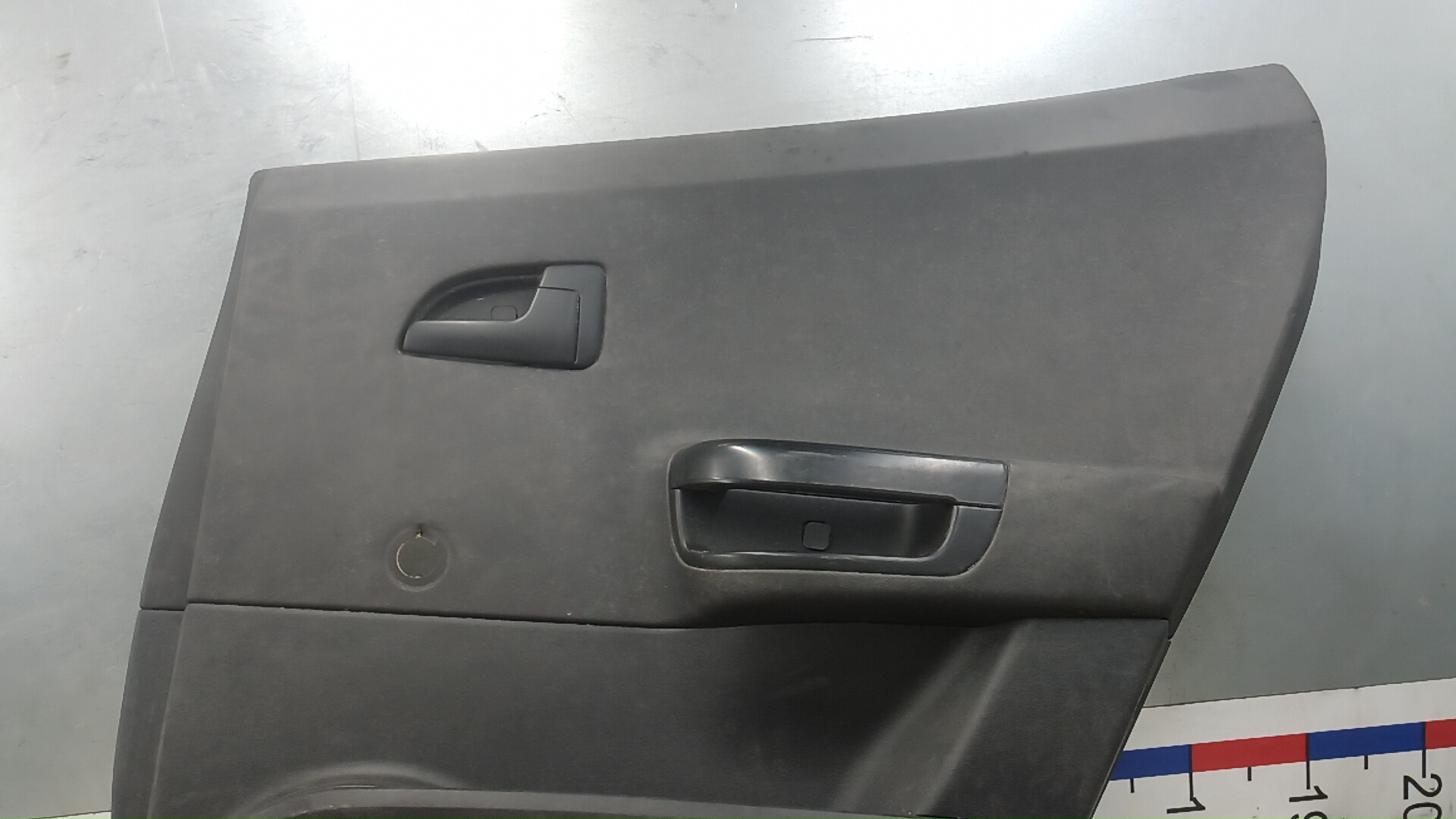 Обшивка двери задней правой