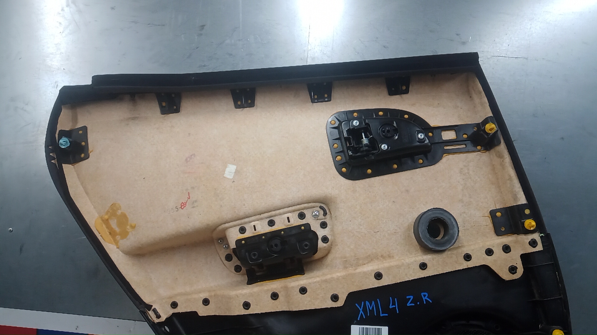 Обшивка двери задней правой