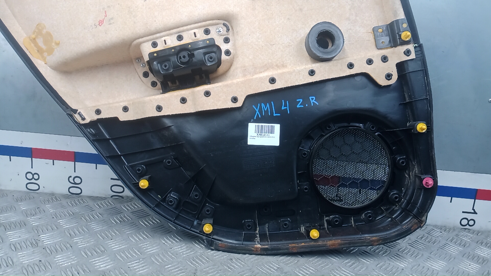 Обшивка двери задней правой