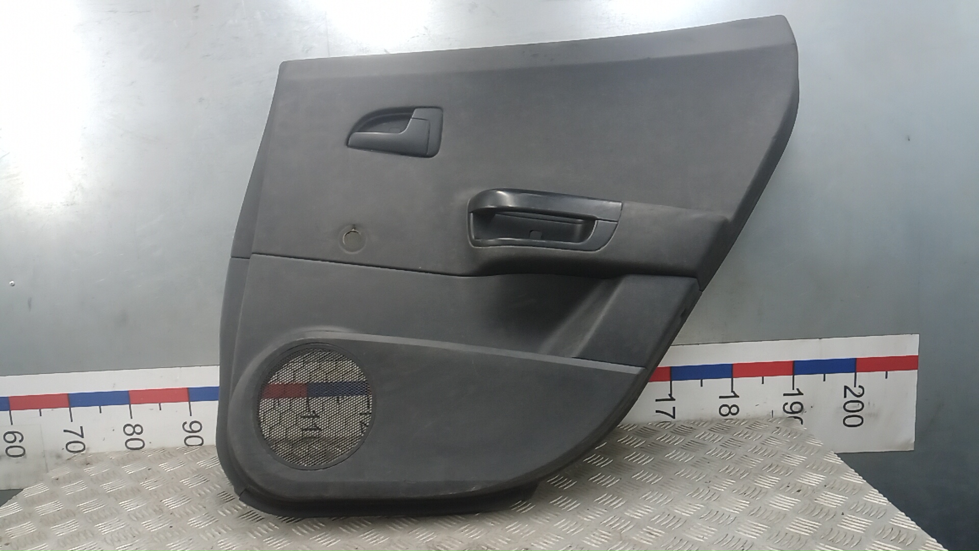 Обшивка двери задней правой