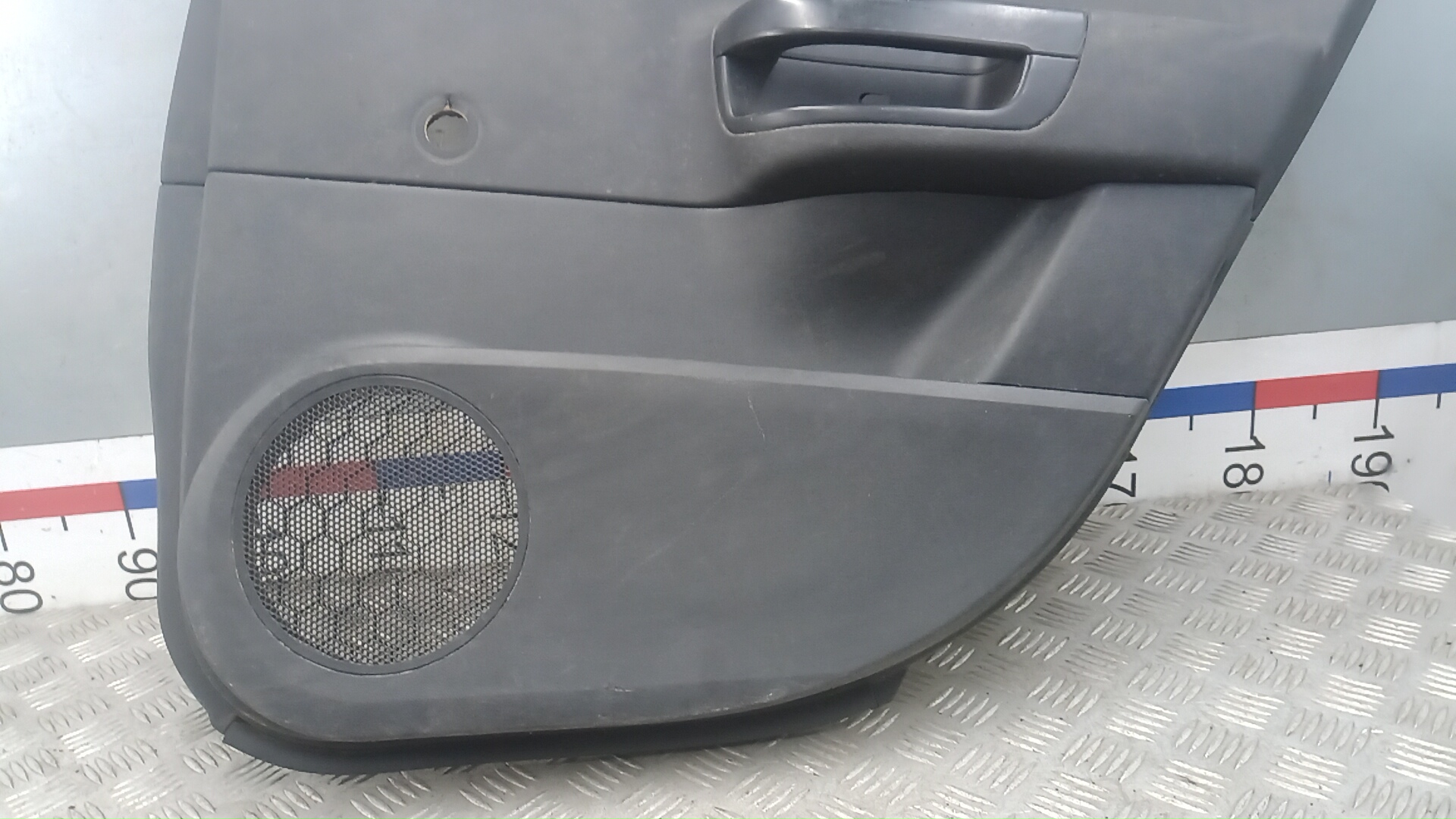 Обшивка двери задней правой