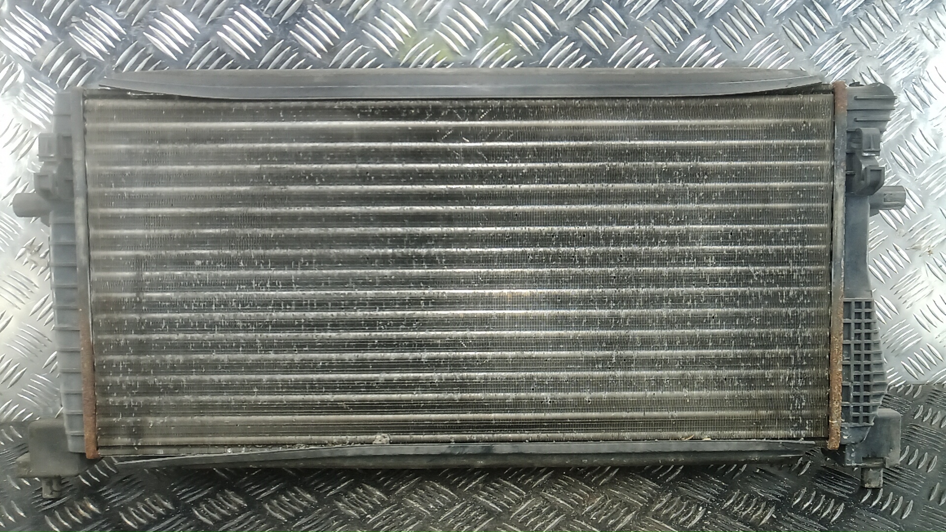 Радиатор охлаждения двигателя основной