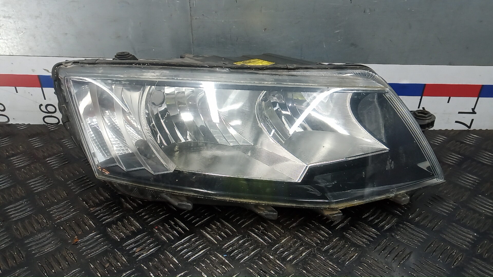 Фара правая