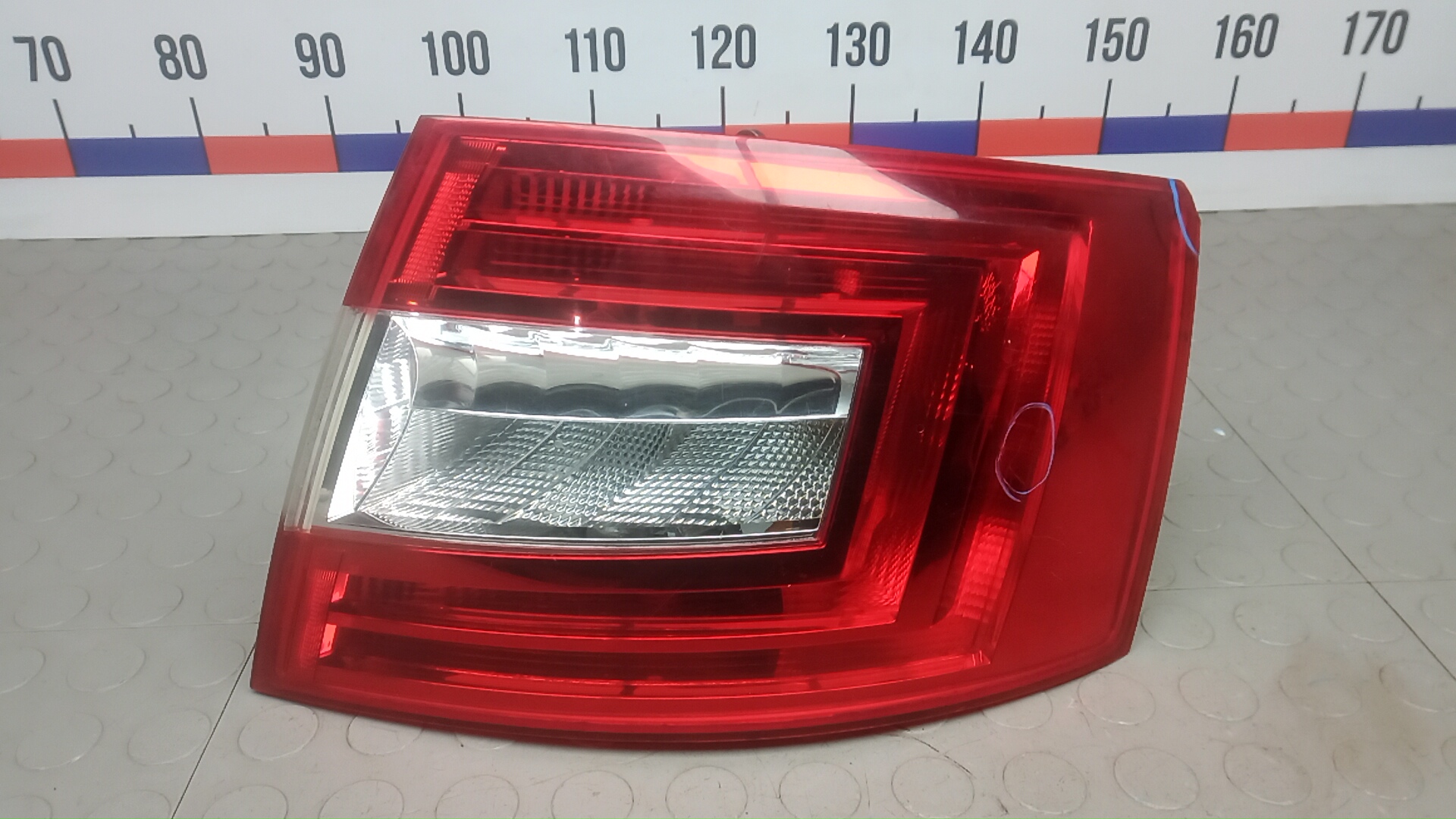 Фонарь задний правый