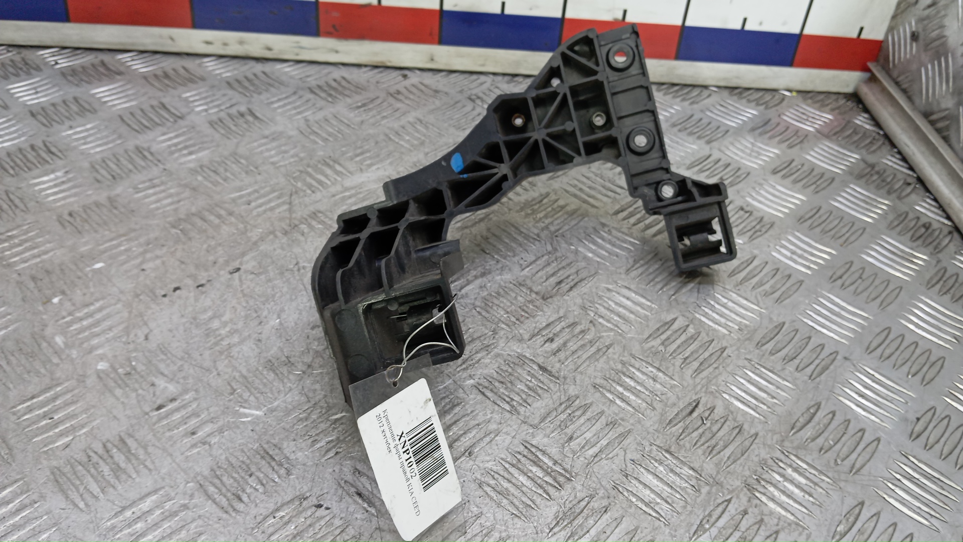 Кронштейн фар правый