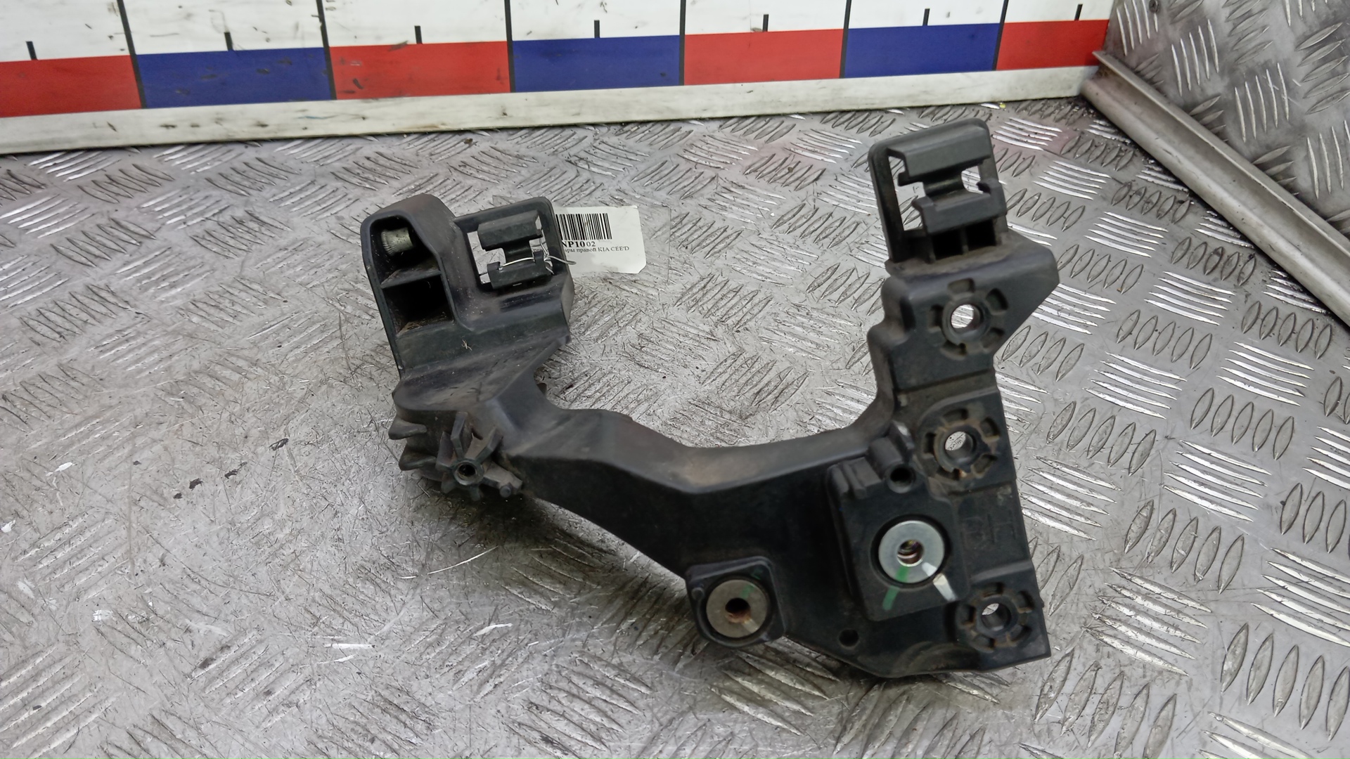 Кронштейн фар правый