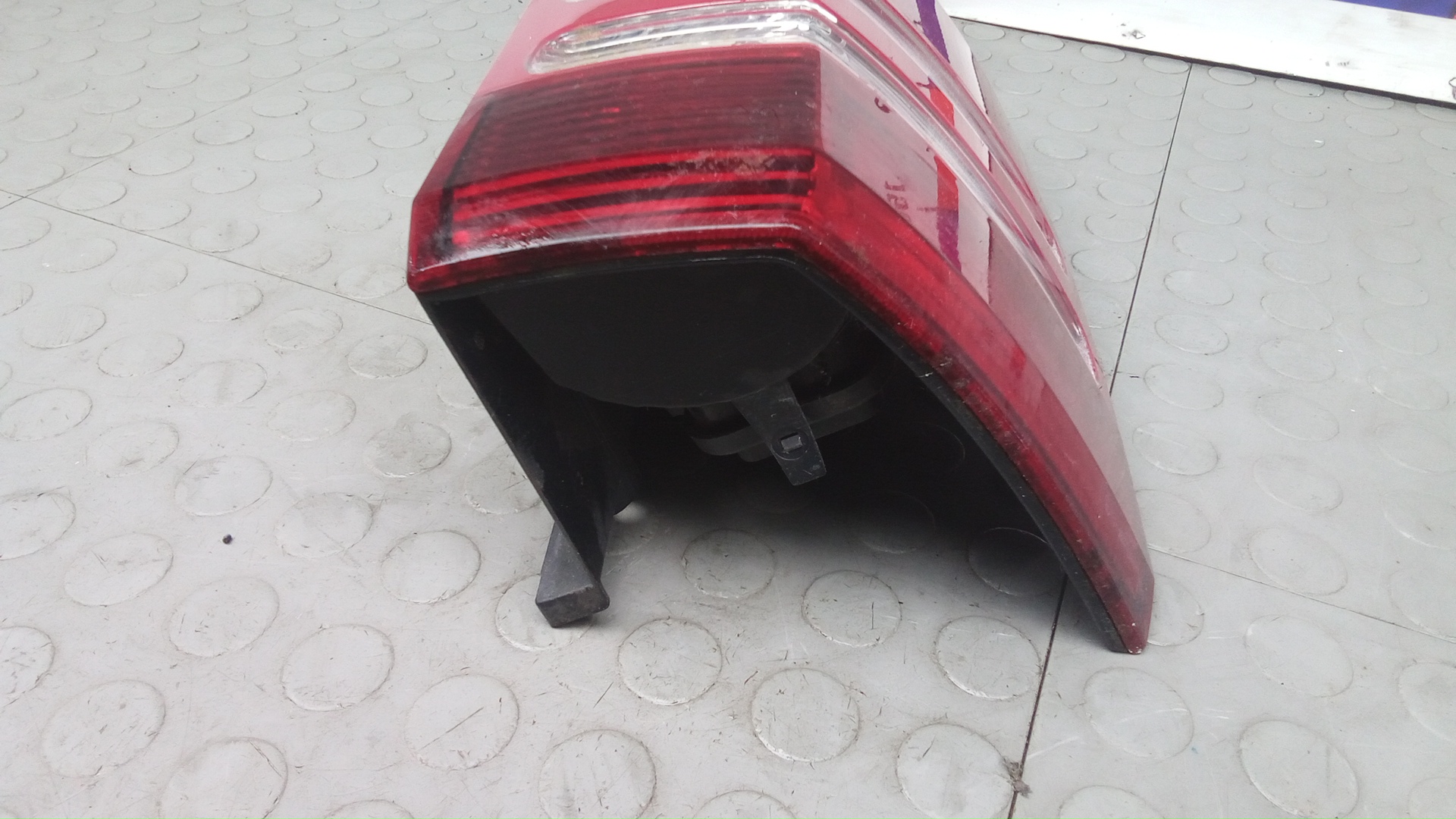 Фонарь задний правый