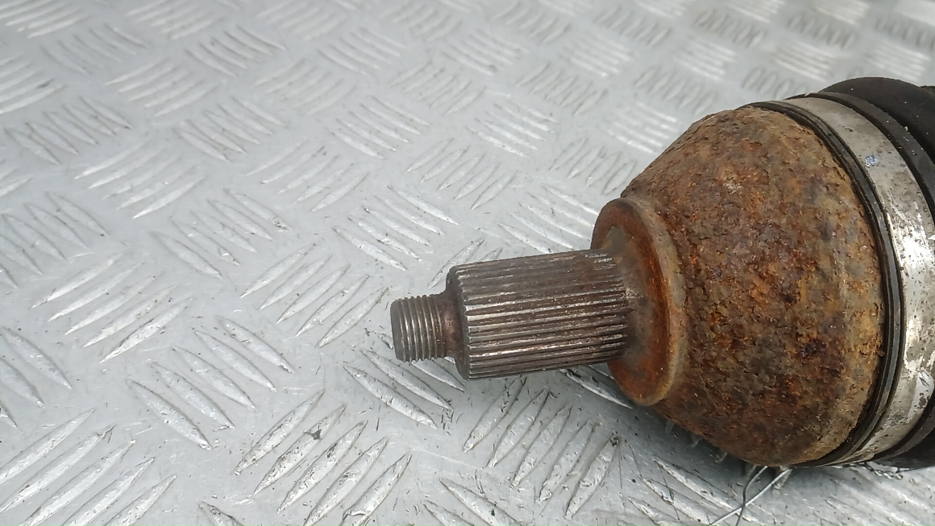 Полуось передняя левая