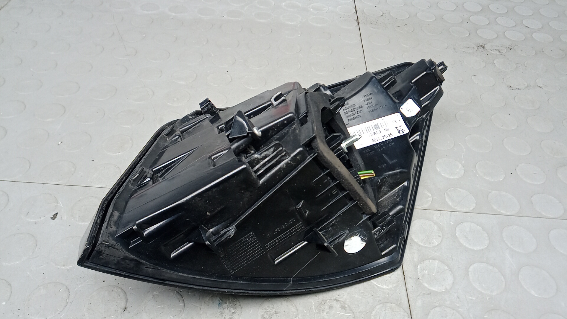 Фонарь задний левый