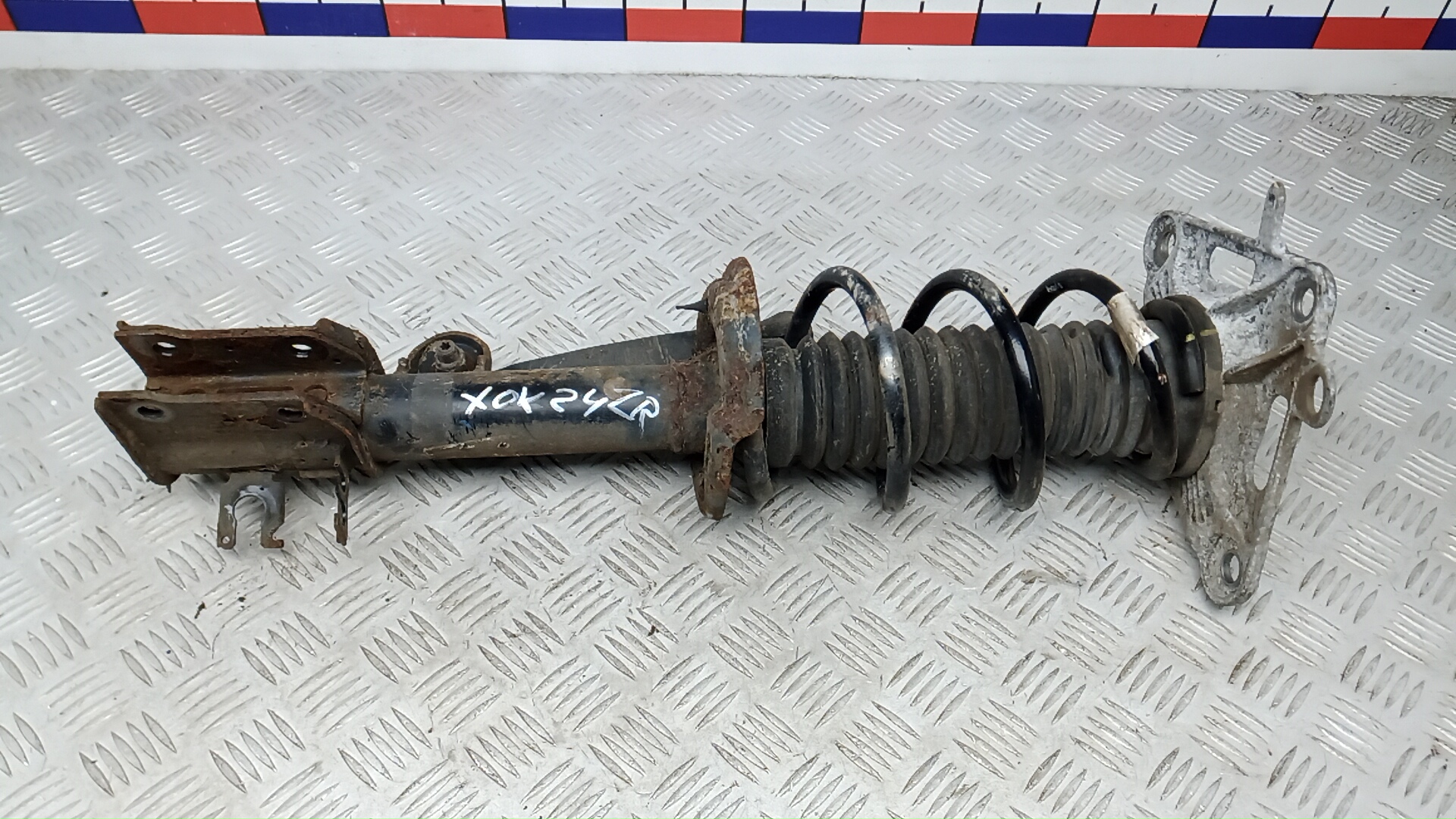 Амортизатор задний правый