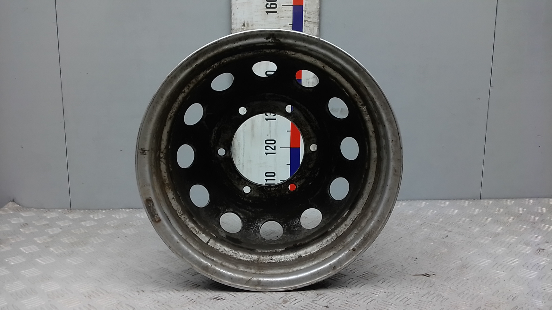 Диск колесный штампованный стальной