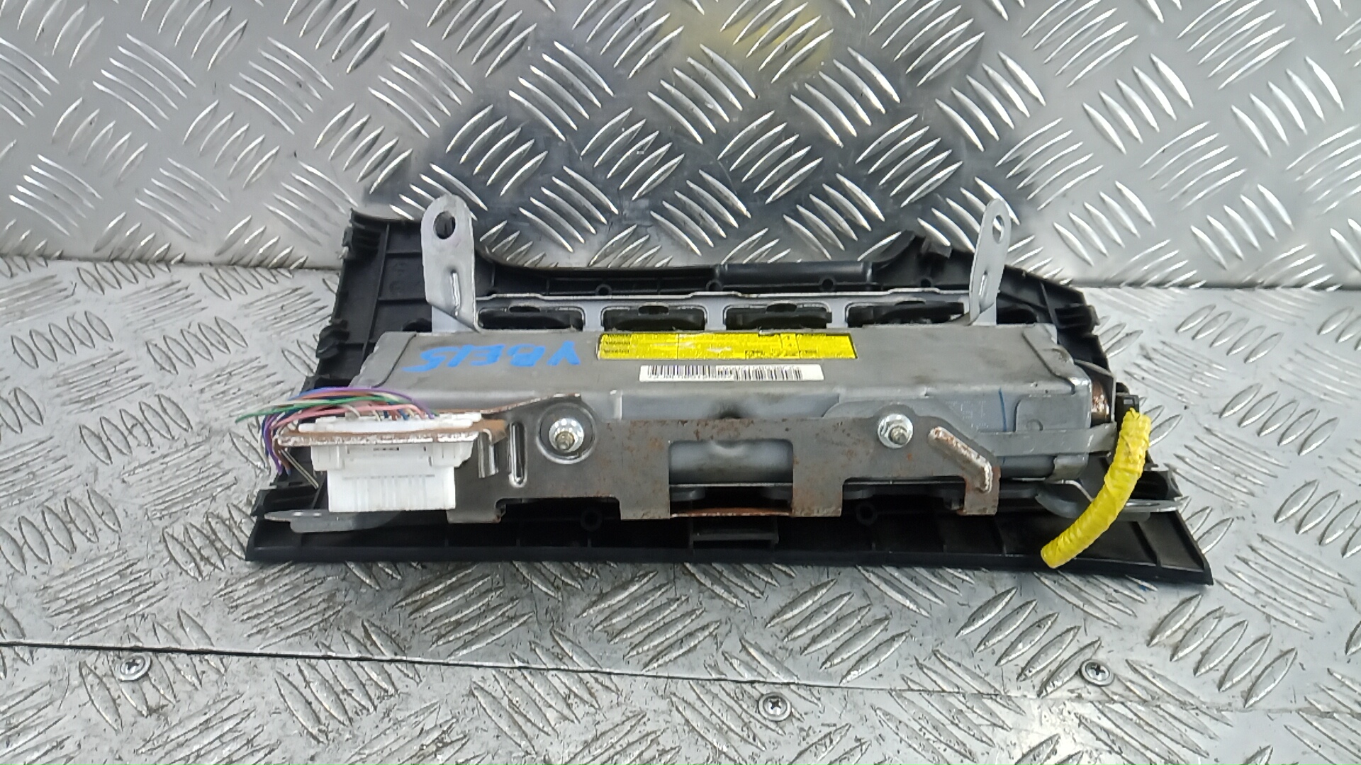 Подушка безопасности пассажирская (в торпедо)