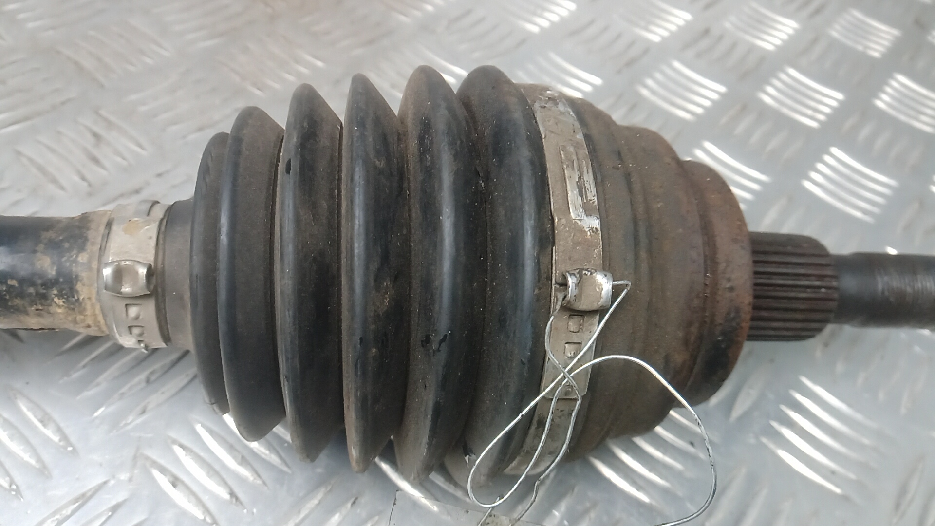 Полуось передняя правая