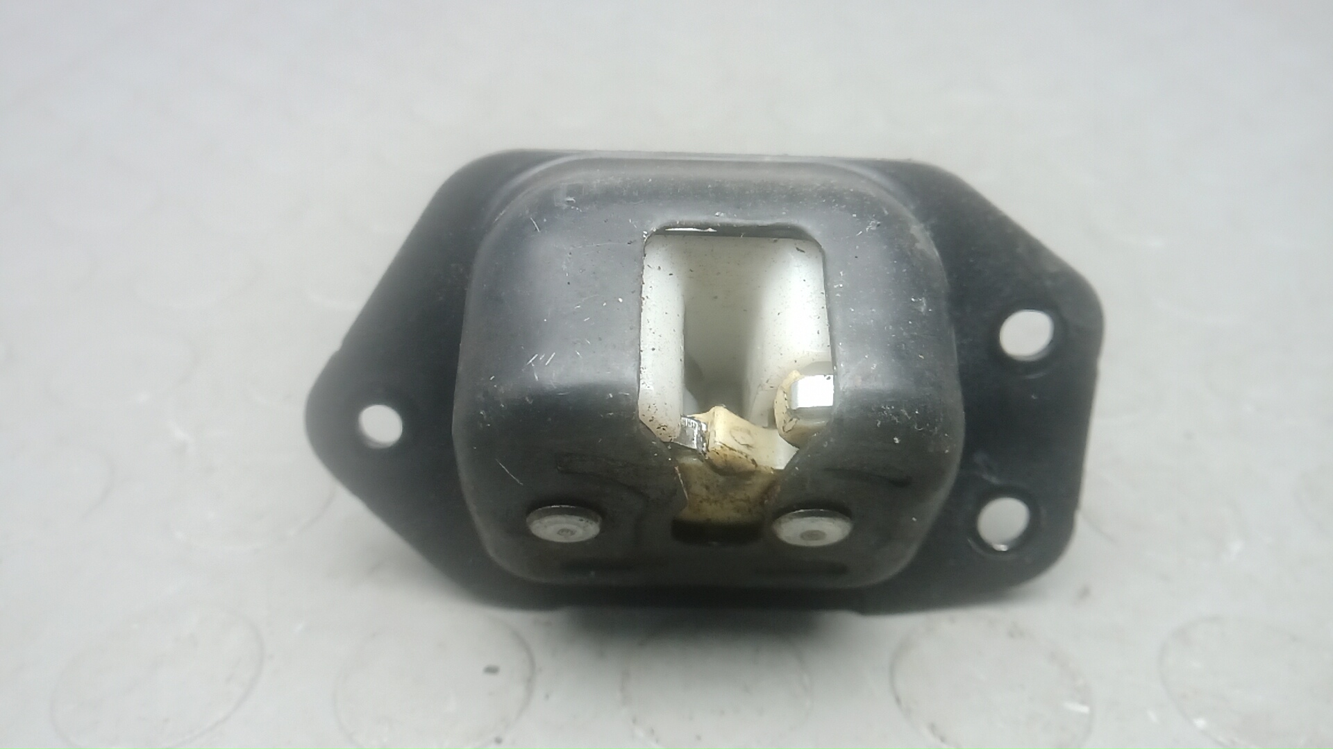 Замок багажника