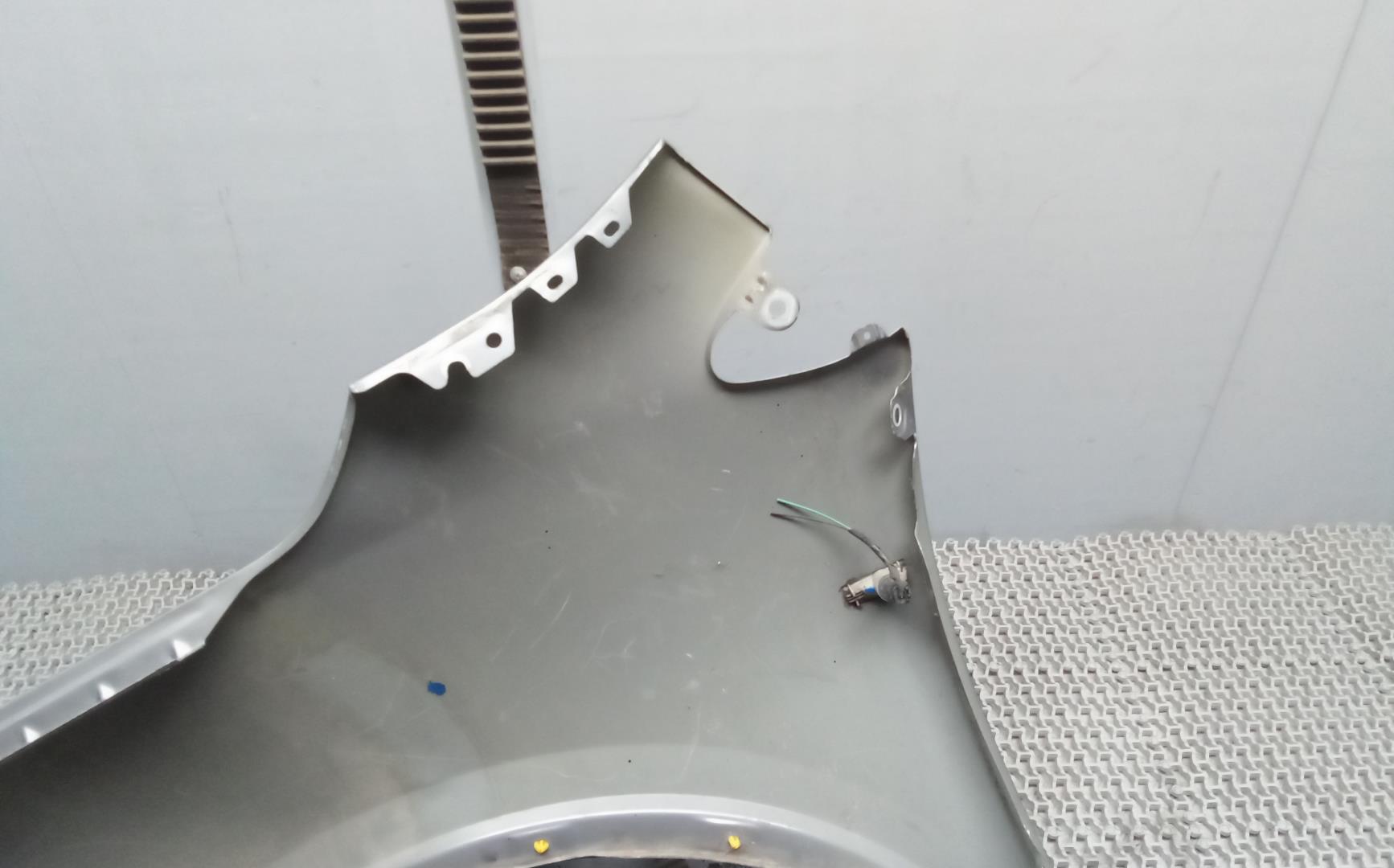 Крыло переднее правое