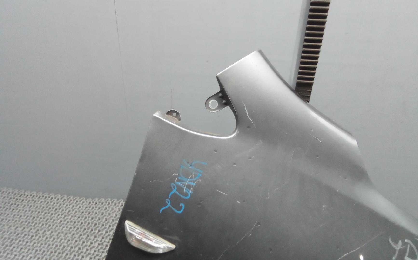 Крыло переднее правое