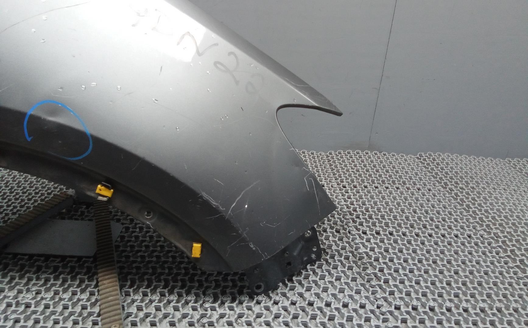 Крыло переднее правое