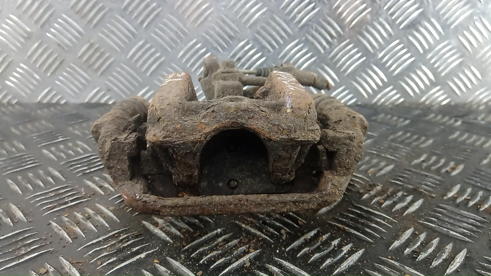 Суппорт задний левый