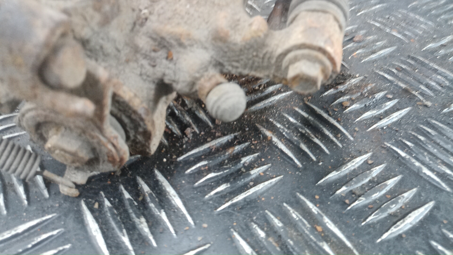 Суппорт задний левый