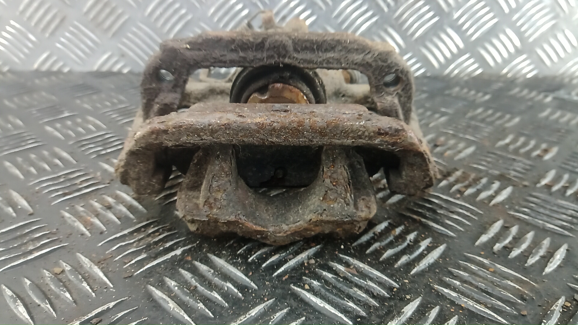 Суппорт задний левый