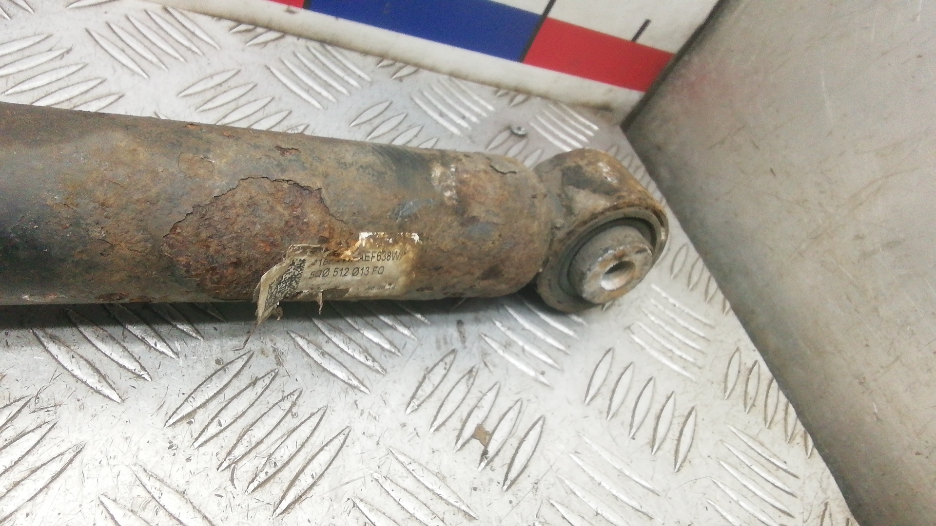 Амортизатор задний (стойка)