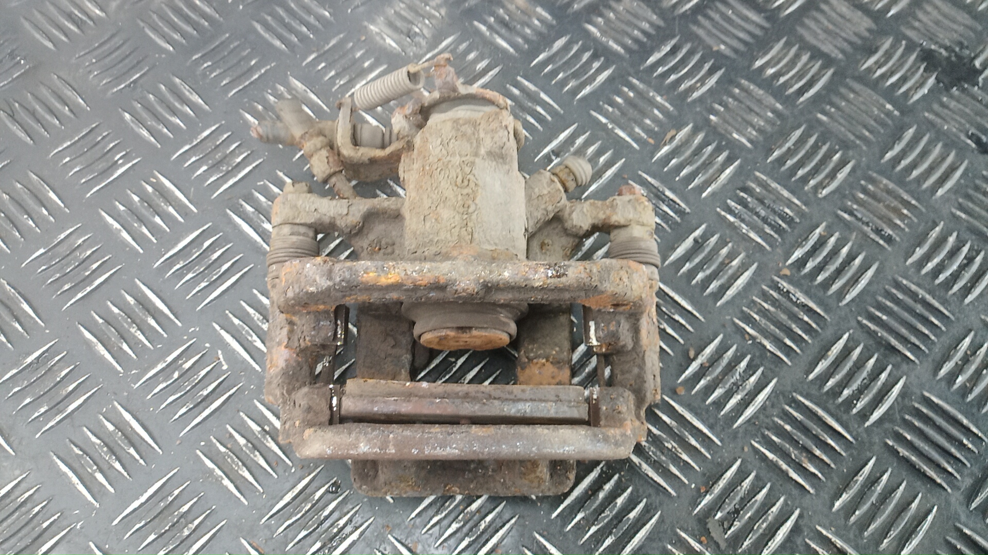 Суппорт задний левый