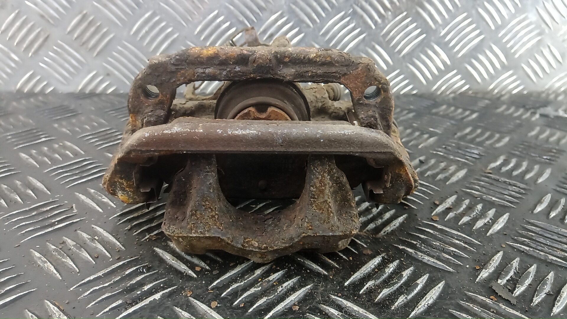 Суппорт задний левый