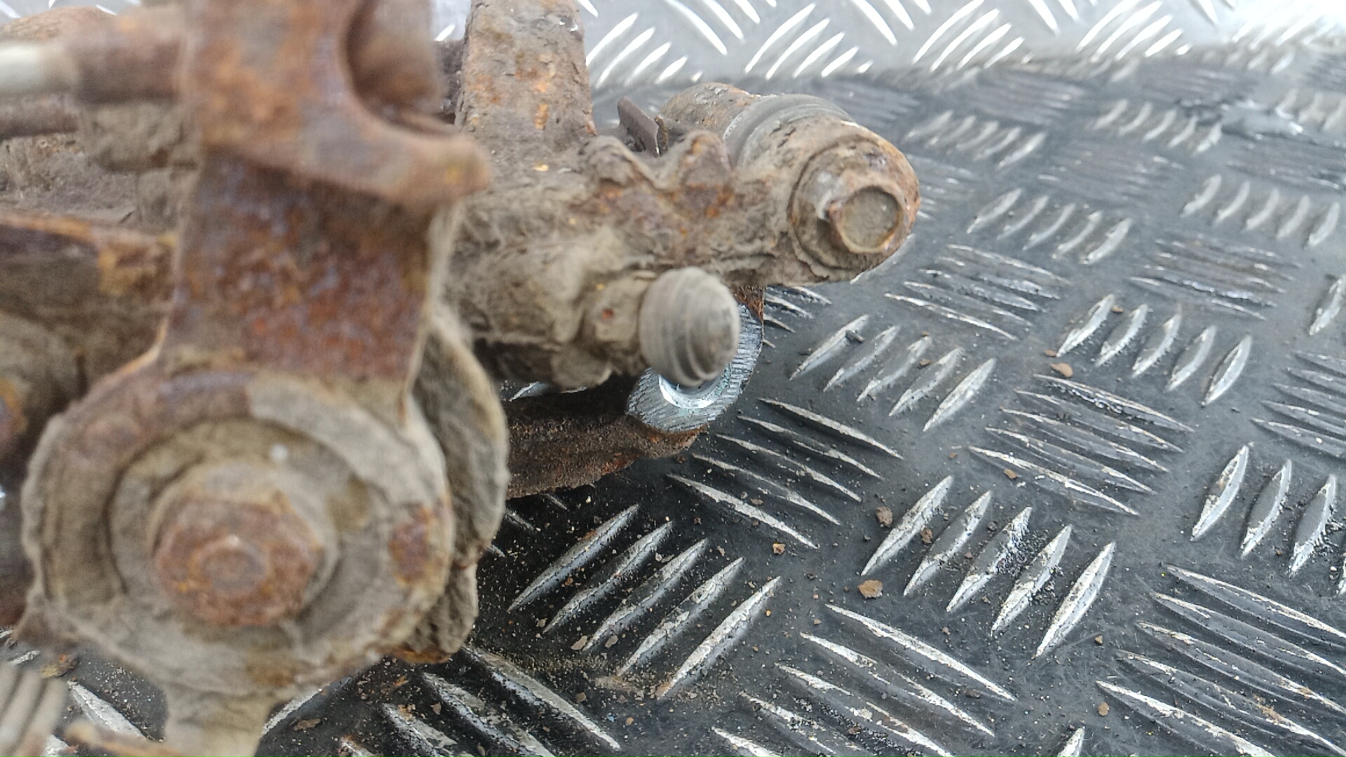 Суппорт задний левый