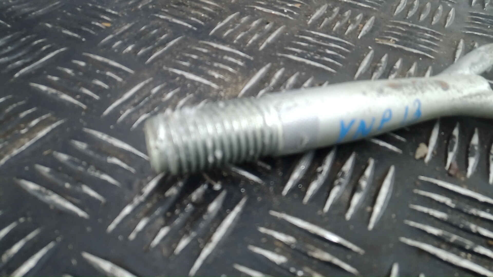 Крюк буксировочный