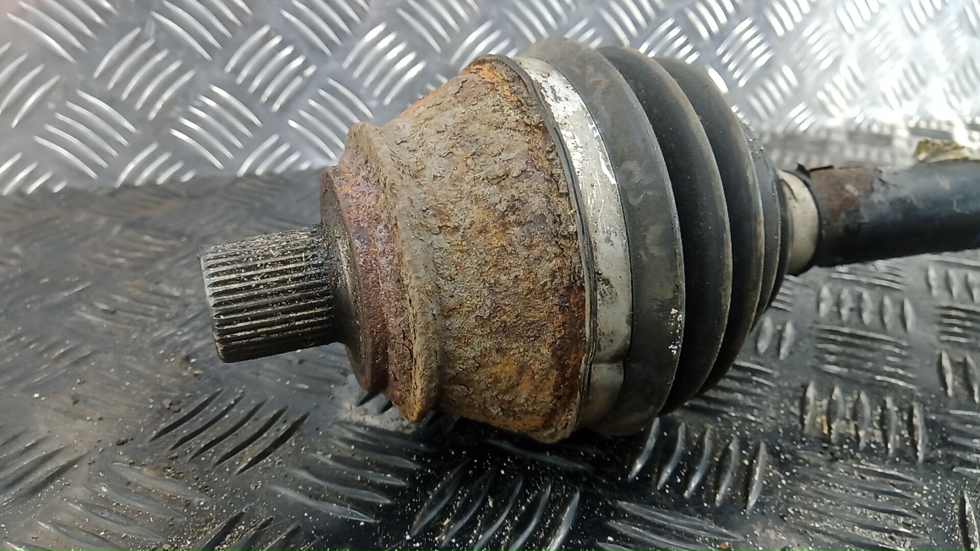 Полуось передняя правая