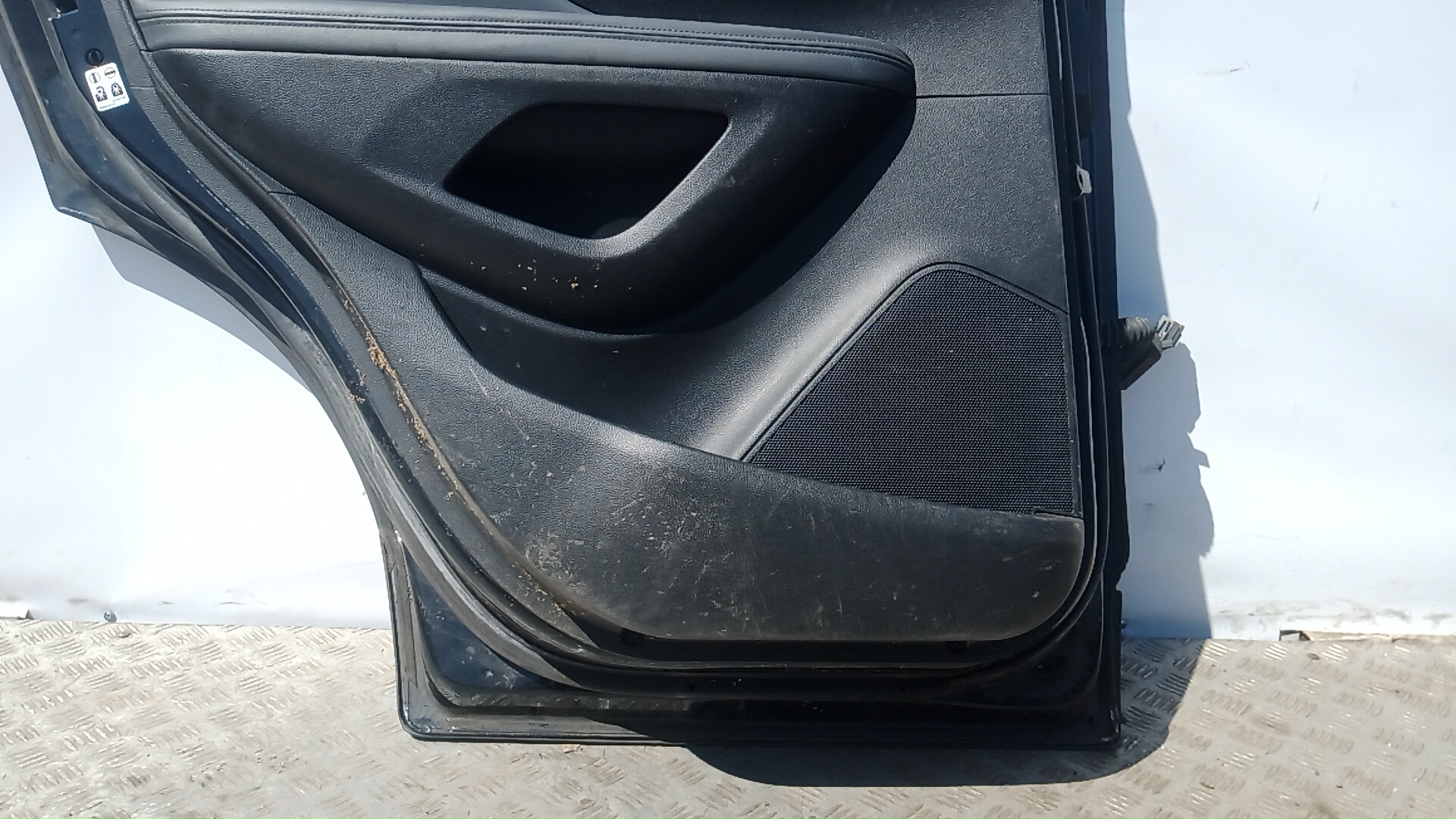 Дверь задняя левая