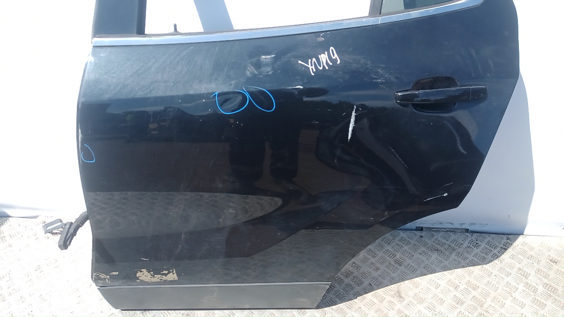 Дверь задняя левая