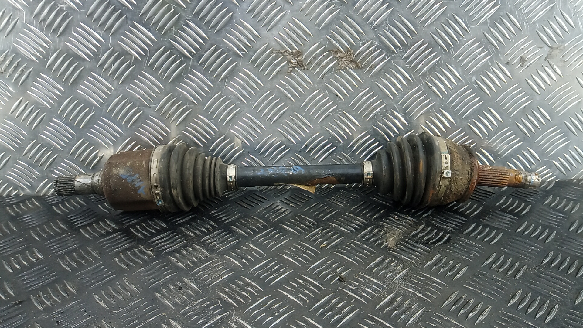 Полуось передняя левая