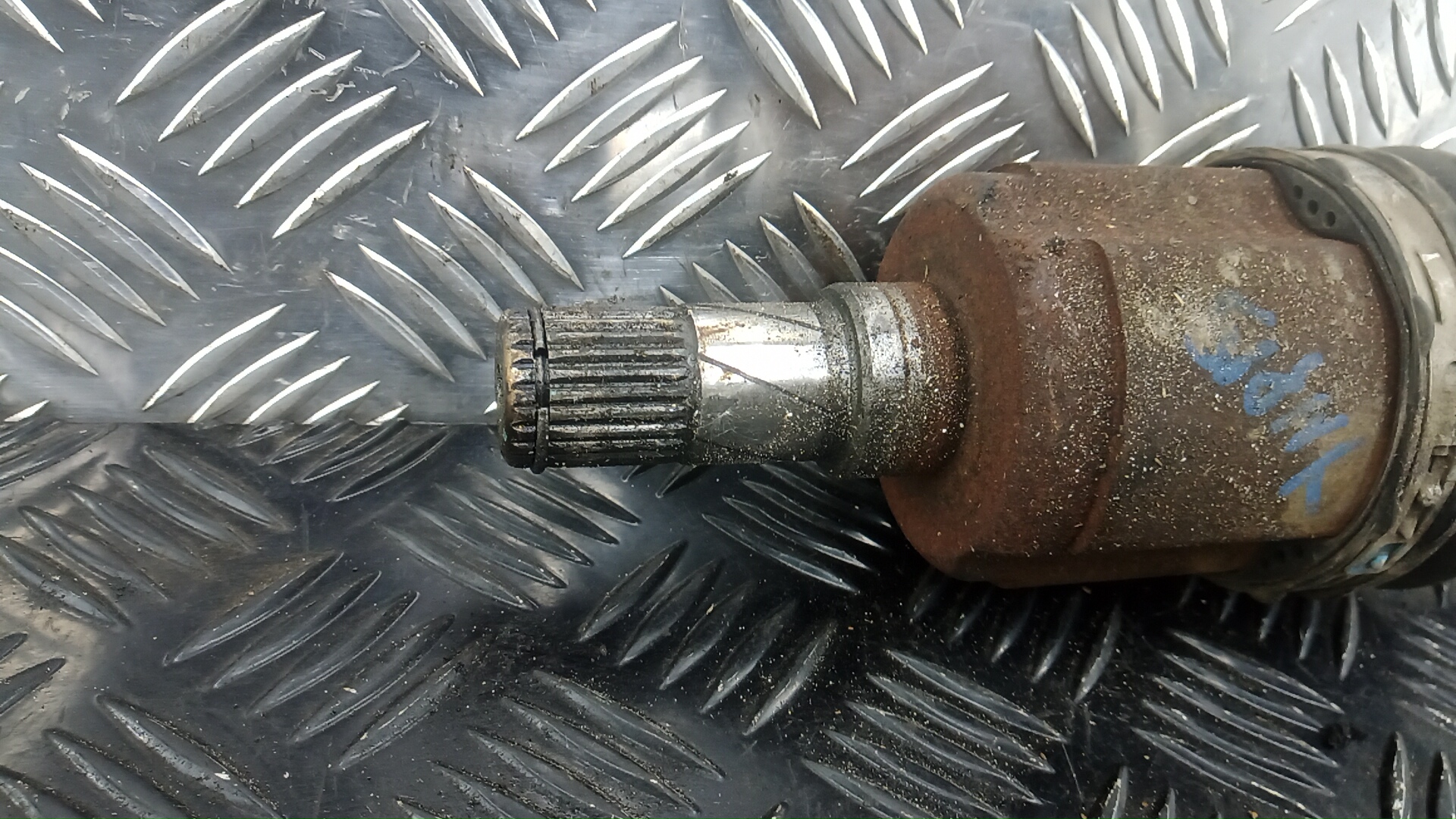 Полуось передняя левая