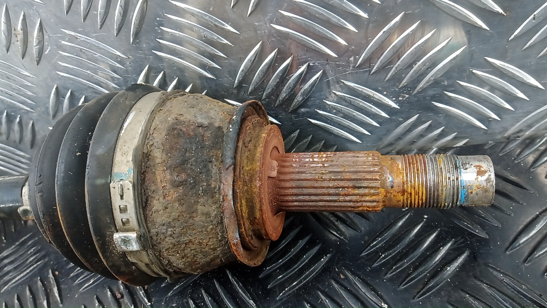 Полуось передняя левая