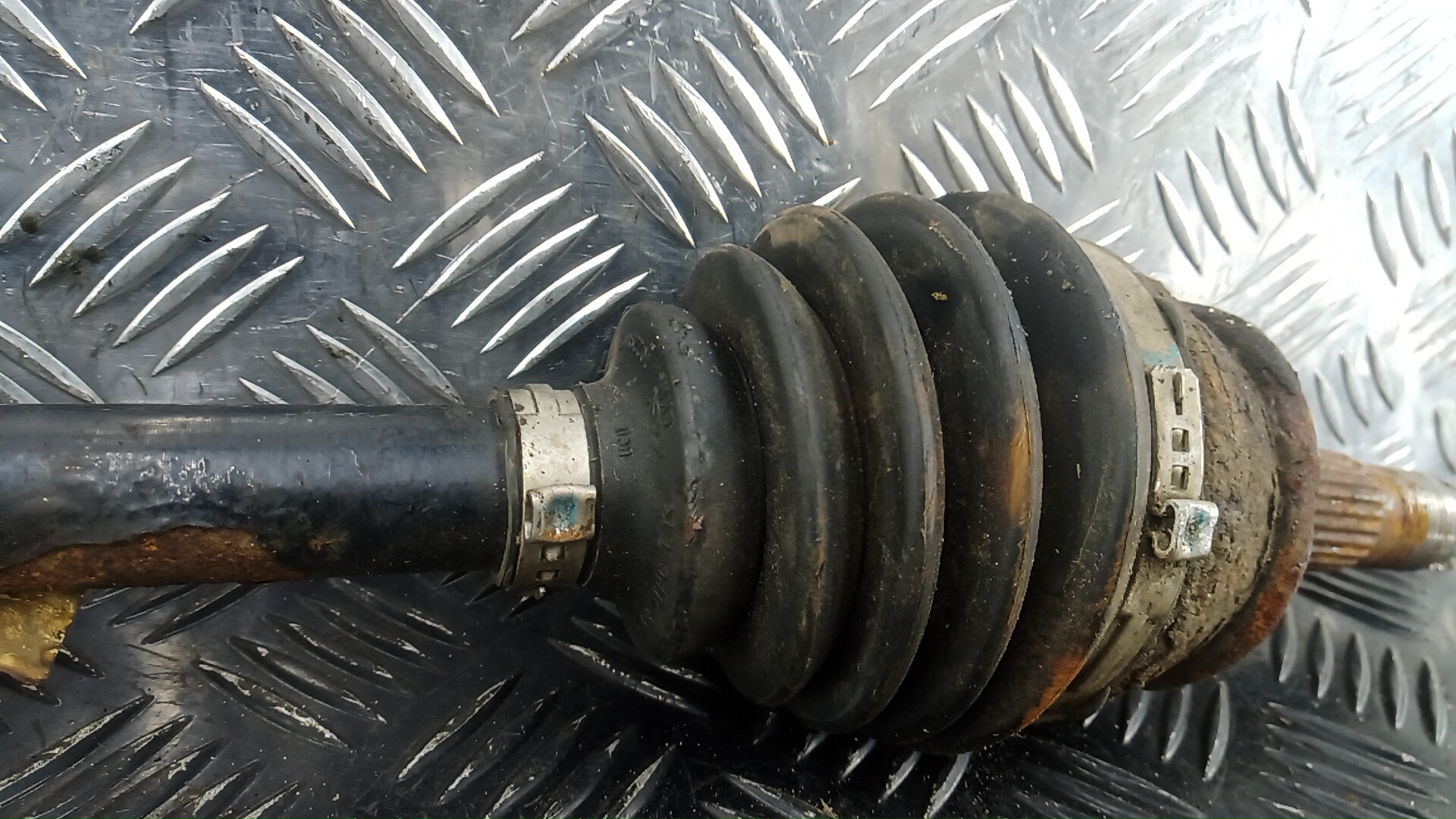 Полуось передняя левая