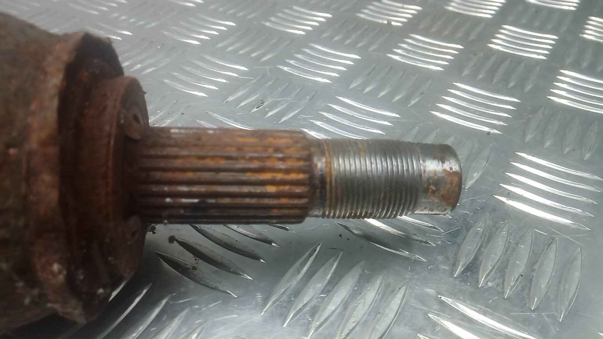 Полуось передняя правая