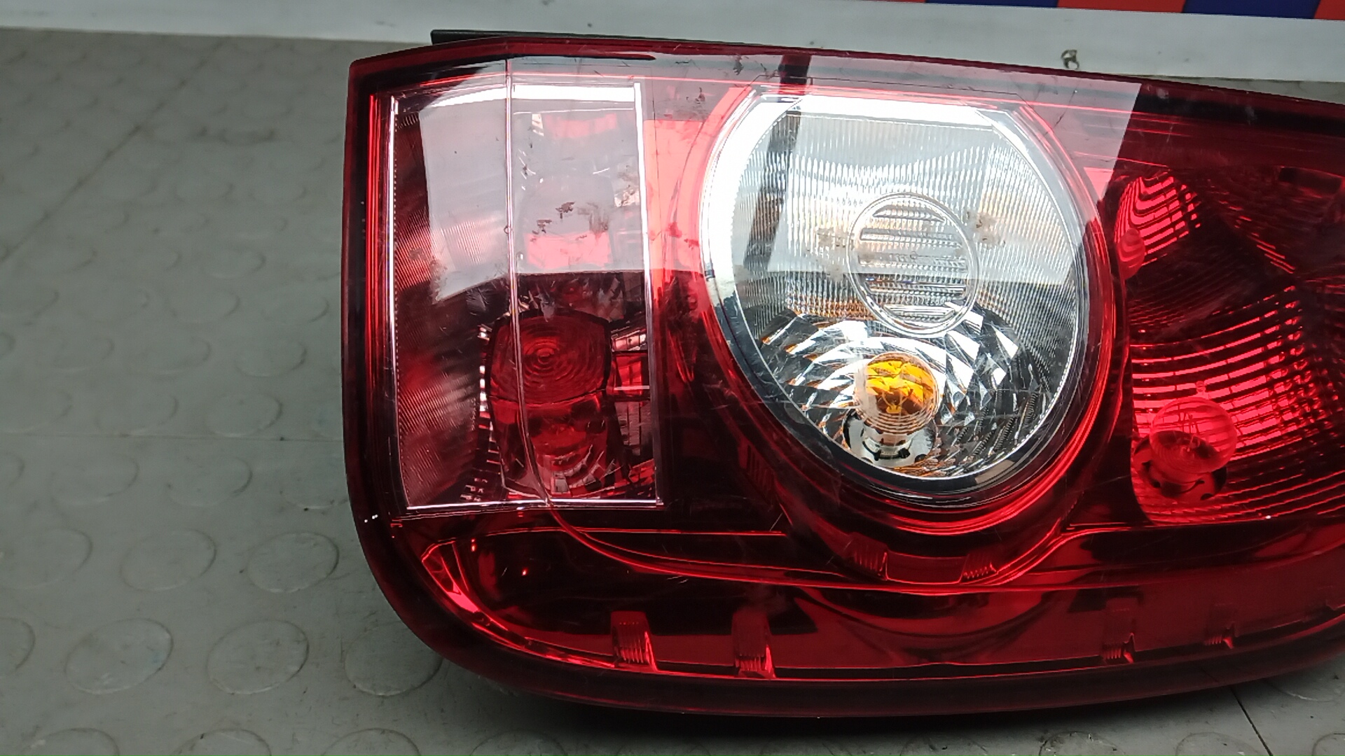 Фонарь задний правый