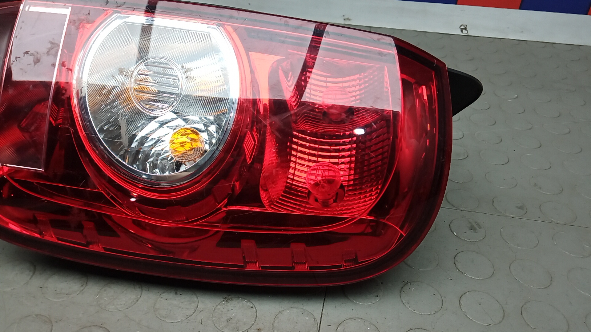 Фонарь задний правый