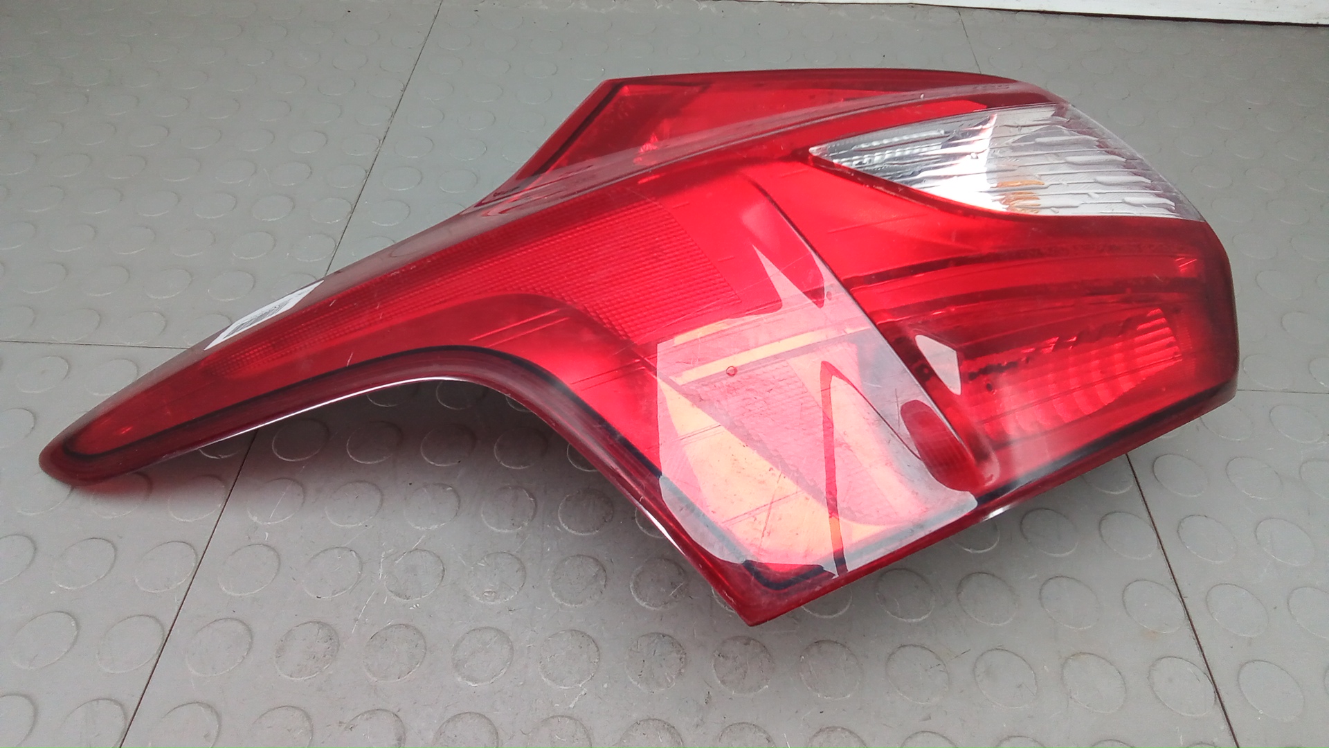 Фонарь задний левый