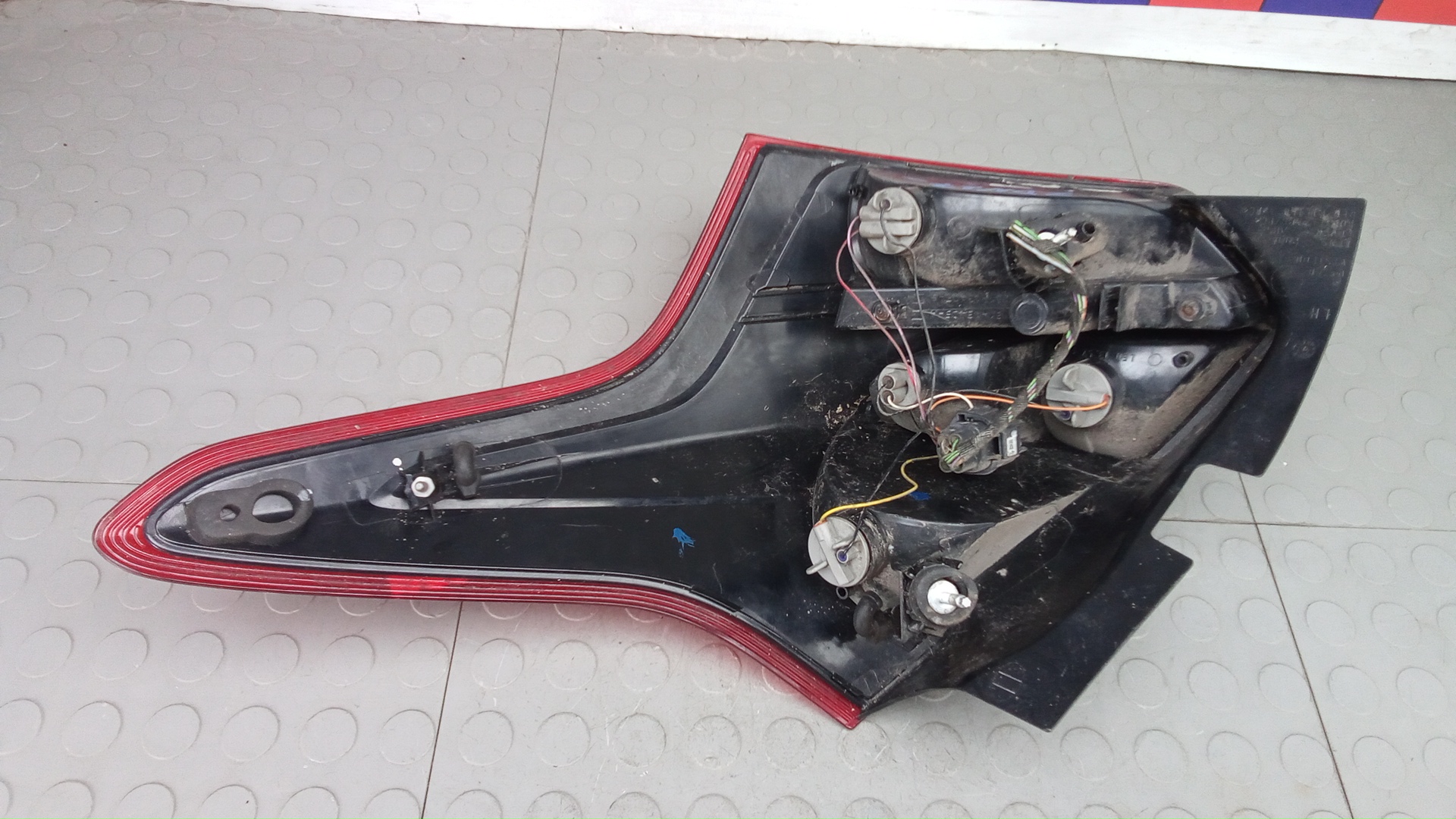 Фонарь задний левый