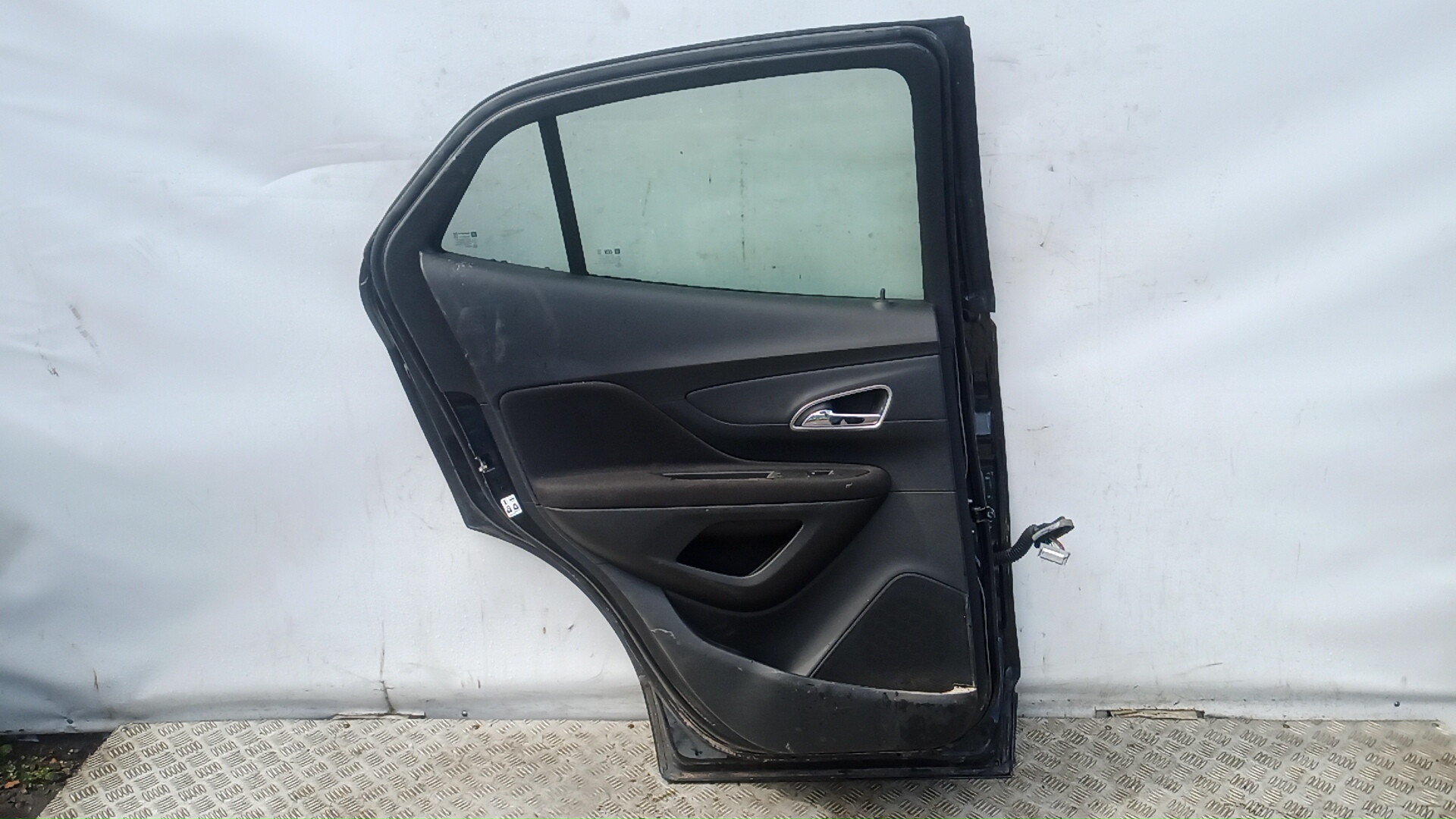 Дверь задняя левая