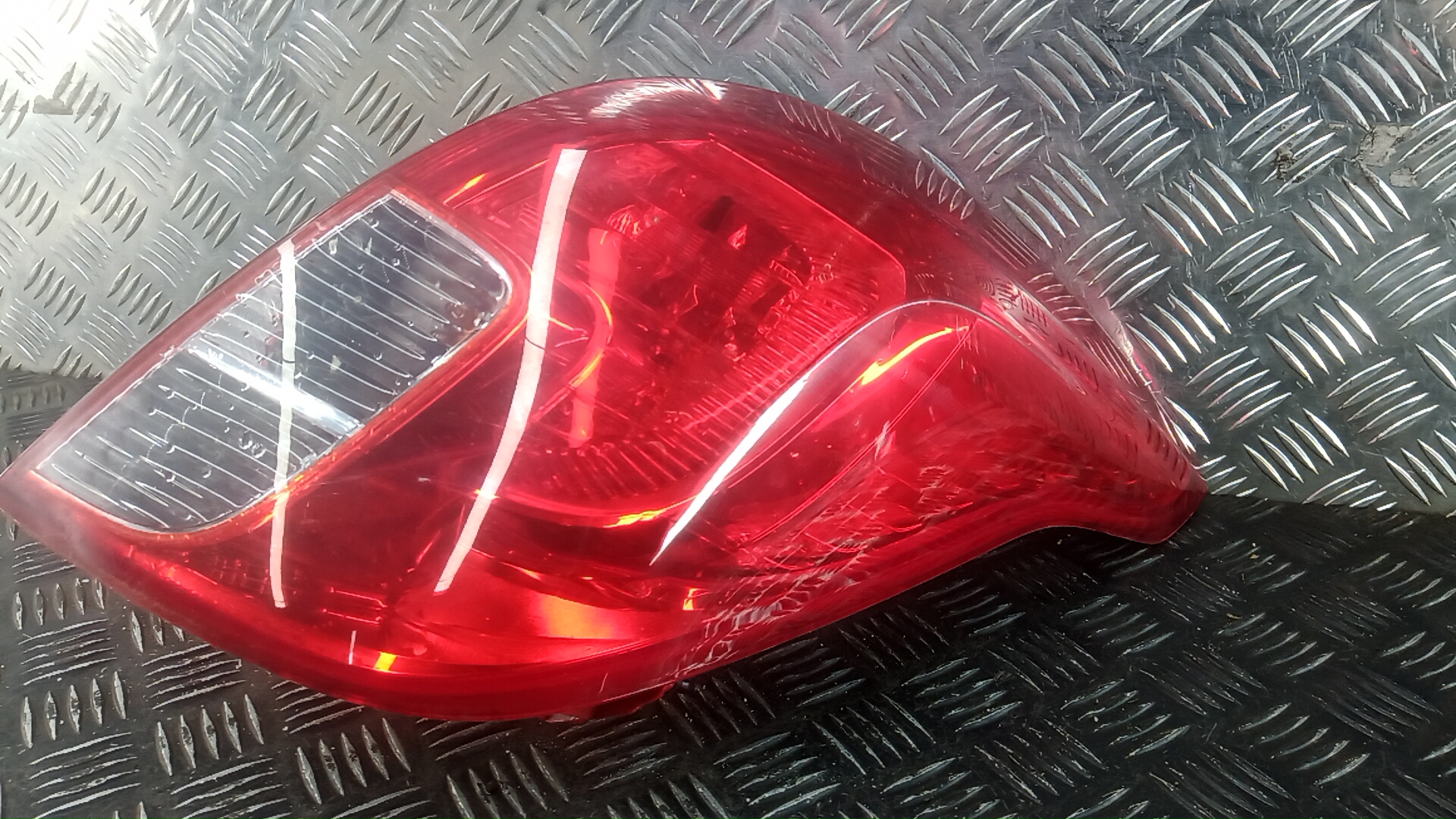 Фонарь задний правый