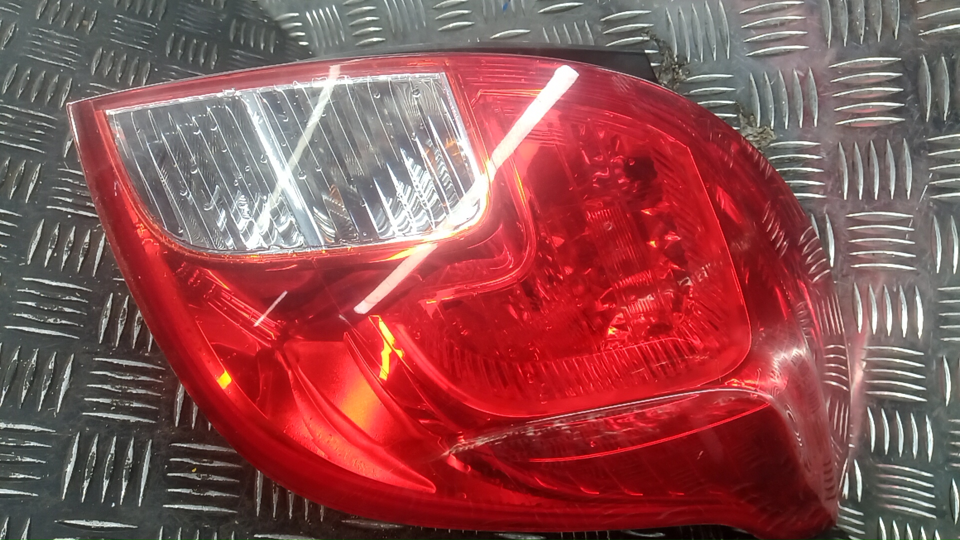 Фонарь задний правый