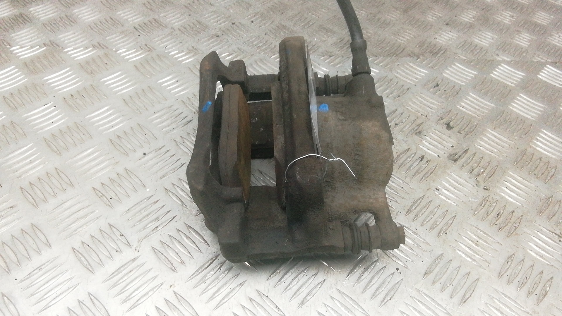 Суппорт передний левый