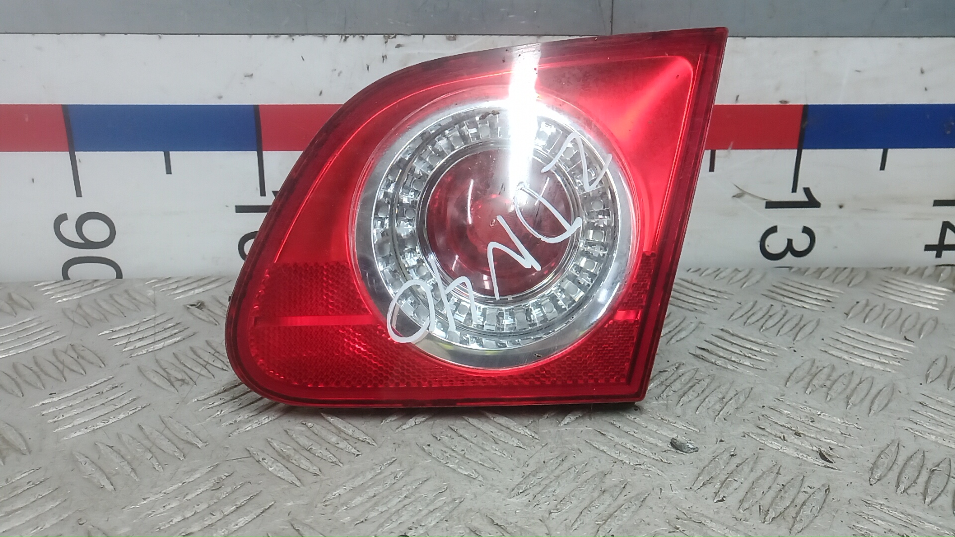 Фонарь задний внутренний правый